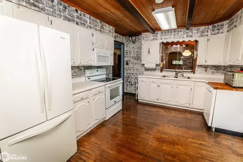 Kitchen - 506 E Maple Ave, Conrad, IA 50621 photo 2 of 4