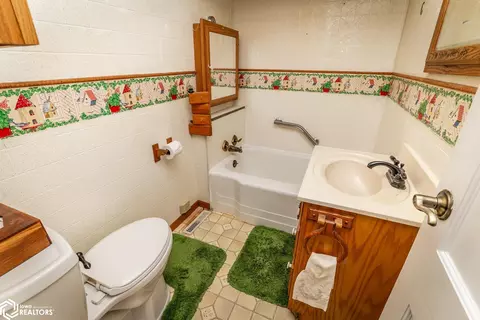 Bath - 506 E Maple Ave, Conrad, IA 50621 photo 1 of 4