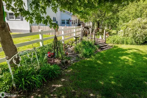 Exterior - 506 E Maple Ave, Conrad, IA 50621 photo 5 of 8