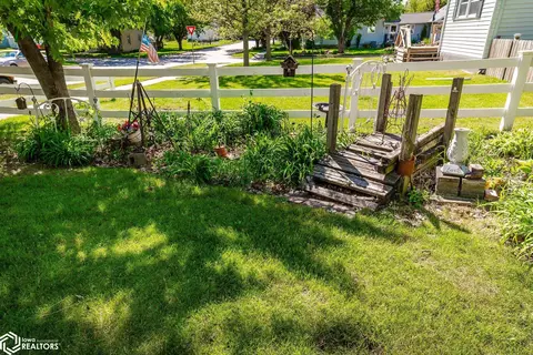 Exterior - 506 E Maple Ave, Conrad, IA 50621 photo 6 of 8