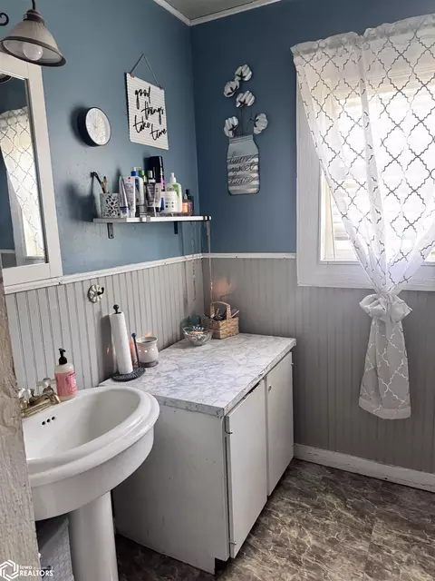 Bath - 601 Humboldt Ave, Bode, IA 50519 photo 3 of 3