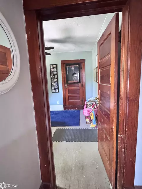 Entry Way - 601 Humboldt Ave, Bode, IA 50519 photo 4 of 10