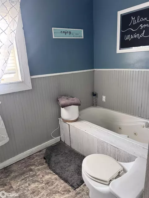 Bath - 601 Humboldt Ave, Bode, IA 50519 photo 2 of 3