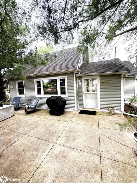 703 E Main St, Brooklyn, IA 52211