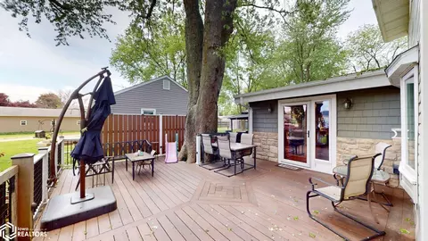 715 S 12th St, Clear Lake, IA 50428