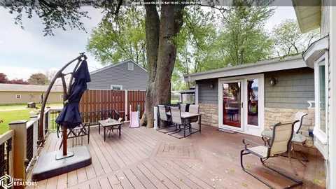 715 S 12th St, Clear Lake, IA 50428