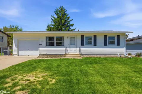 1203 Glenwood Ter, Marshalltown, IA 50158