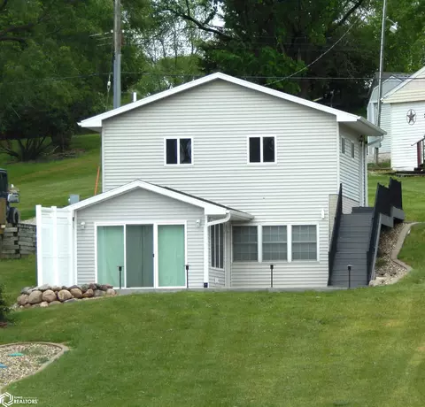 210 Eastside Ln, Montezuma, IA 50171