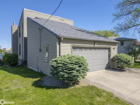 1814 Springview Dr, Mason City, IA 50401