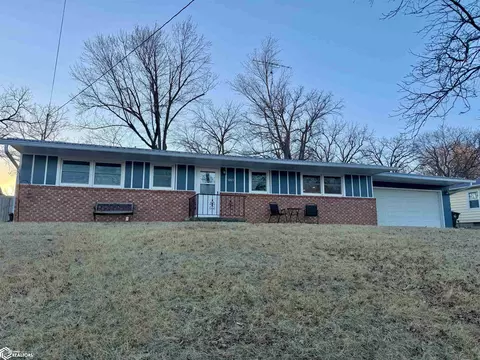 1003 N 1st St, Oskaloosa, IA 52577