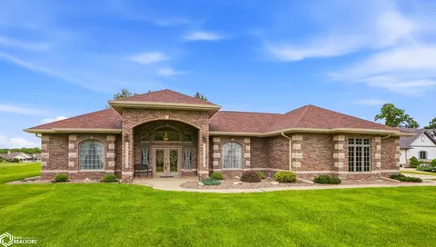 5547 Fairway Dr, Burlington, IA 52601