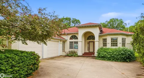 609 N Front St, Oquawka, IL 61469