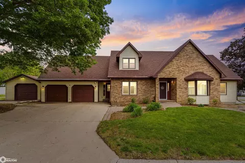 409 4th St SW, State Center, IA 50247
