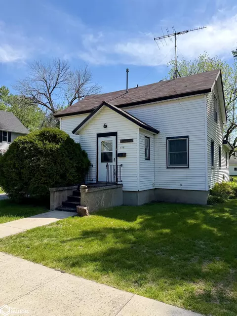 715 S Main St, Clarion, IA 50525