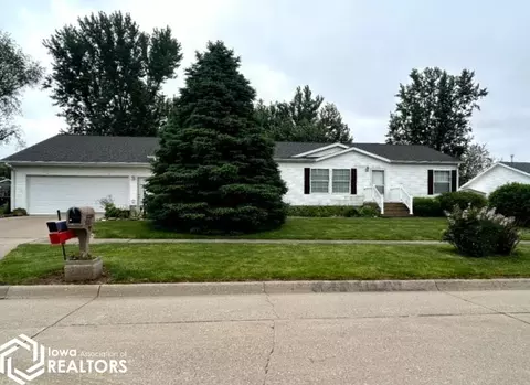 902 Prairie Ln, Marshalltown, IA 50158