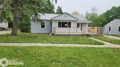 505 S 8th St, Forest City, IA 50436