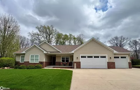 2560 Diamond Ridge Dr, Burlington, IA 52601