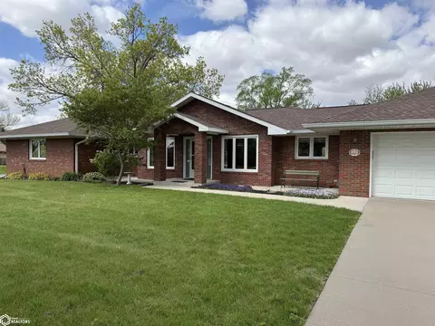 311 Orchard Dr, Marshalltown, IA 50158