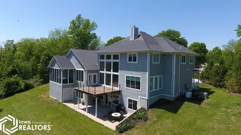 5007 Ferres Ln, Burlington, IA 52601