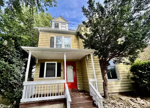1126 Franklin St, Burlington, IA 52601