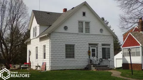 2061 Sunnyside Ave, Burlington, IA 52601