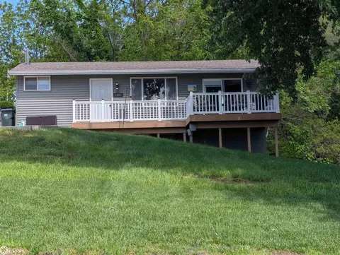 1363 Wilson Ave, Brooklyn, IA 52211