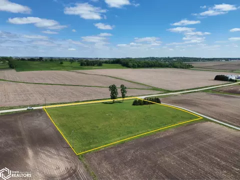 898 Henik Rd, Mount Vernon, IA 52314