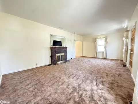 Living - 207 3rd St SE, Hampton, IA 50441 photo 3 of 5