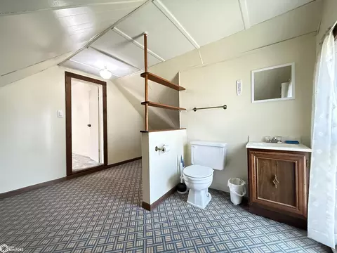 Bath - 207 3rd St SE, Hampton, IA 50441 photo 3 of 3