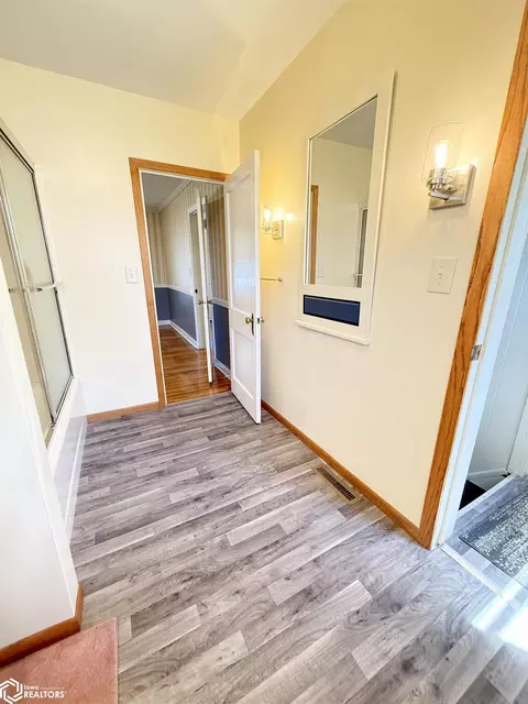 Bath - 207 3rd St SE, Hampton, IA 50441 photo 2 of 3