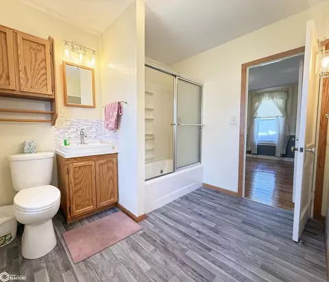 Bath - 207 3rd St SE, Hampton, IA 50441 photo 1 of 3
