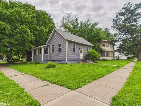 402 4th Ave W, Oskaloosa, IA 52577