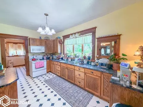 Kitchen - 1440 170th St, Hampton, IA 50441 photo 1 of 4