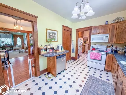 Kitchen - 1440 170th St, Hampton, IA 50441 photo 2 of 4