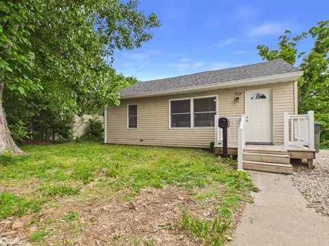 923 S 14th St, Keokuk, IA 52632