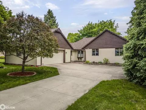 1021 15th St SE, Mason City, IA 50401