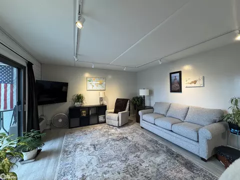 2700 N Shore Dr #PI HOUSE 401, Clear Lake, IA 50428