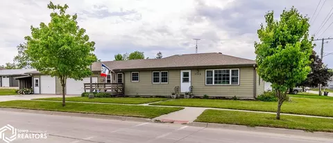 1702 Washington St, Eldora, IA 50627