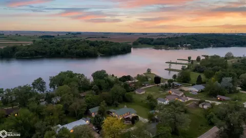 2172 Anchor Dr, Garwin, IA 50632