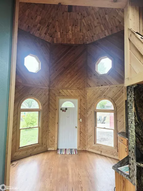 Entry Way - 42 Golf View Ct, Garner, IA 50438 photo 1 of 2