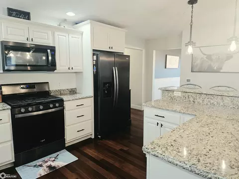 Kitchen - 42 Golf View Ct, Garner, IA 50438 photo 5 of 7