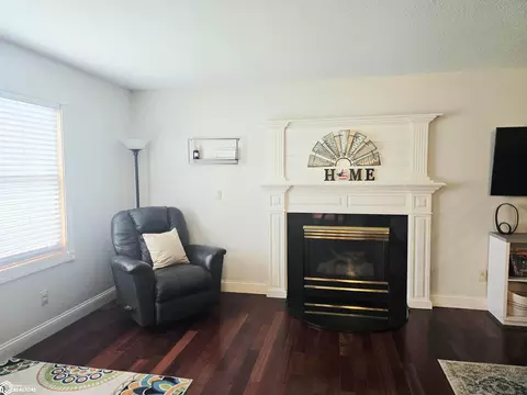 Living - 42 Golf View Ct, Garner, IA 50438 photo 5 of 5