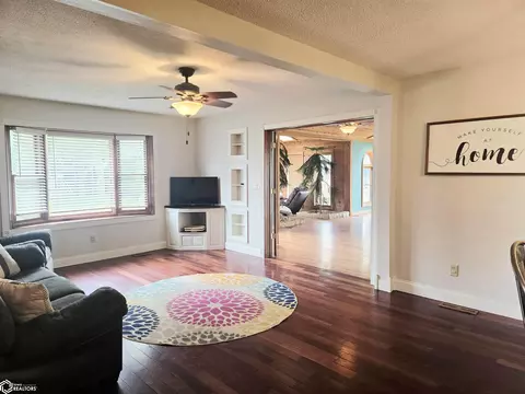 Living - 42 Golf View Ct, Garner, IA 50438 photo 3 of 5