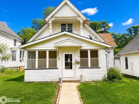 412 S Woodlawn Ave, Burlington, IA 52601