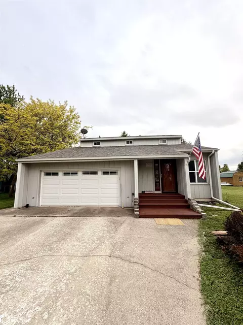 2323 21st St SW, Mason City, IA 50401