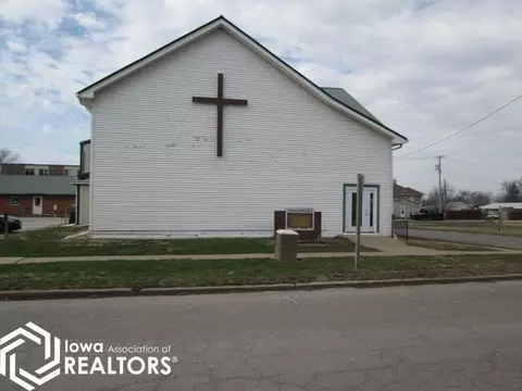 339 N Grand St, Chariton, IA 50049