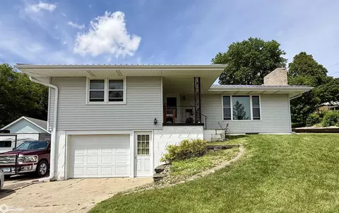 702 Chicago St, Audubon, IA 50025
