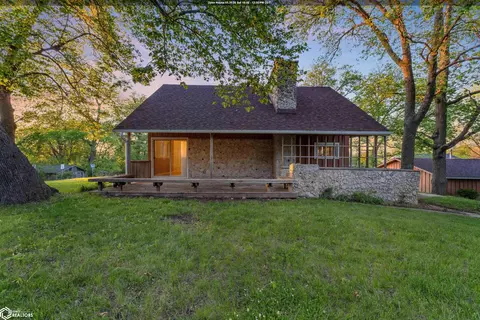 15266 Bayside Ave, Clear Lake, IA 50428