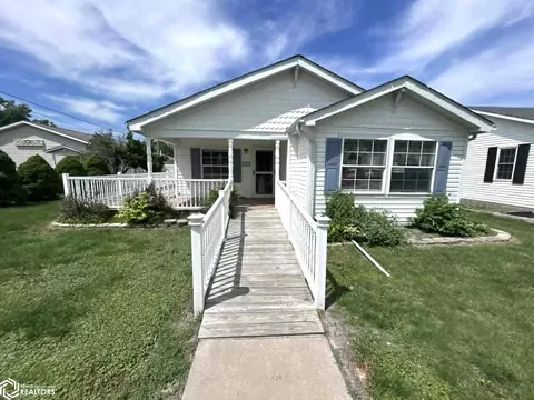 117 W Wapello St, Agency, IA 52530