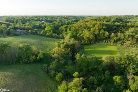 2764 140th St NE, Swisher, IA 52338